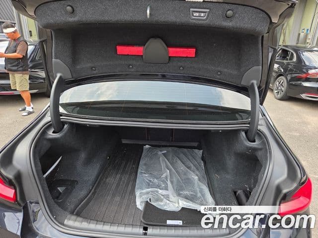BMW 5 Series 2021 — ფოტო 13/20