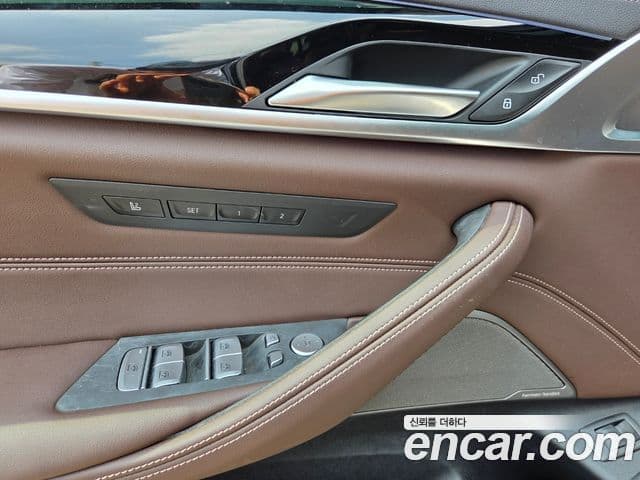 BMW 5 Series 2021 — ფოტო 14/20