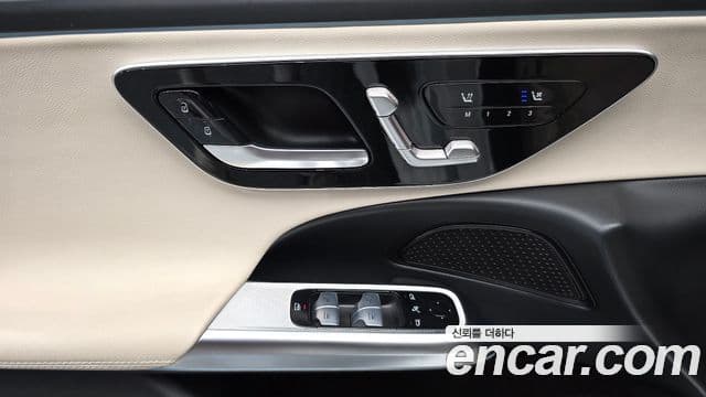 Mercedes-Benz E-Class 2024 — Фото 18/20