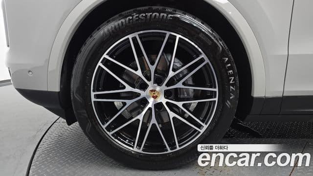 Porsche Cayenne 2023 — Photo 26/36