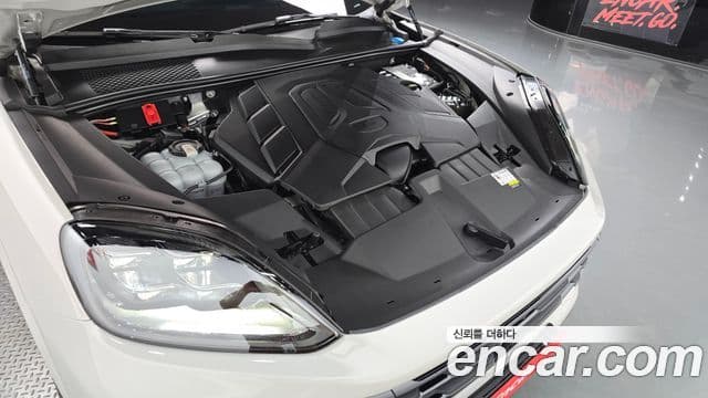 Porsche Cayenne 2023 — Photo 8/36