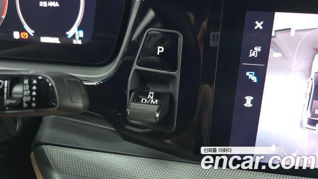 Porsche Cayenne 2023 — Photo 33/36