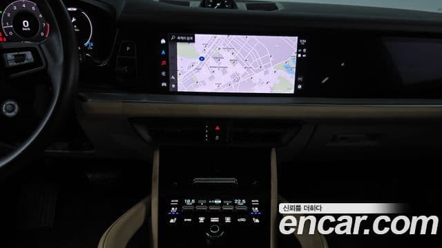 Porsche Cayenne 2023 — Photo 2/36