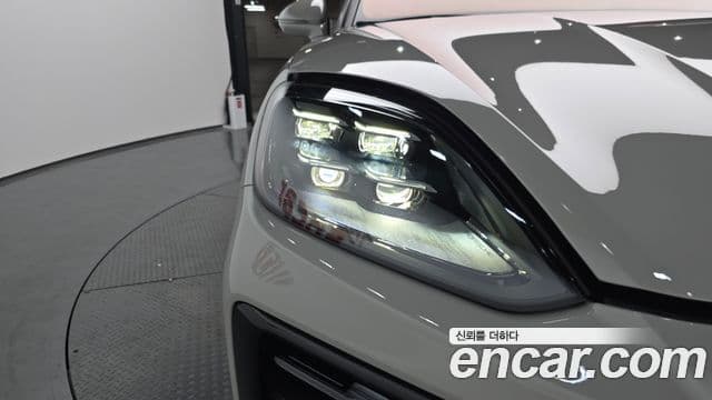 Porsche Cayenne 2023 — Photo 13/36