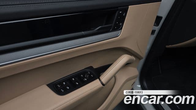 Porsche Cayenne 2023 — Photo 11/36
