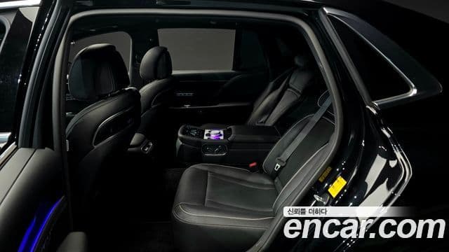 Genesis G90 2023 — Photo 9/32
