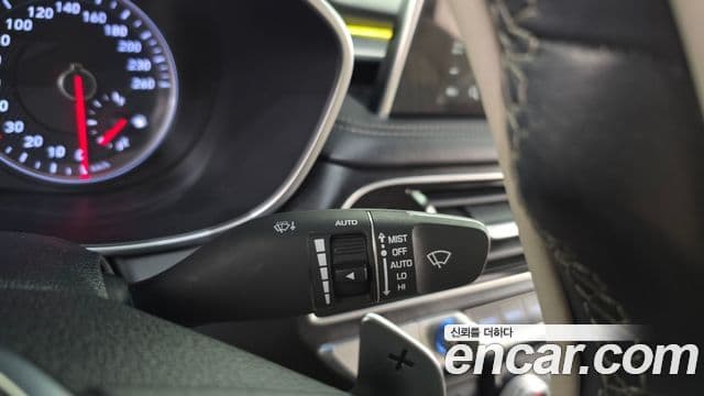 Genesis G70 2019 — ფოტო 11/35