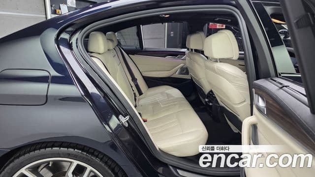 BMW 5 Series 2020 — фото 12 из 20