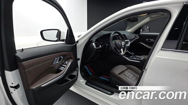 BMW 3 Series 2021 — фото 10 из 20