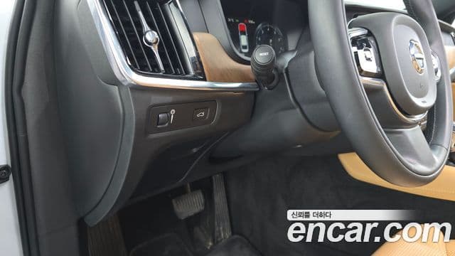 Volvo S90 2019 — Şəkil 31/37