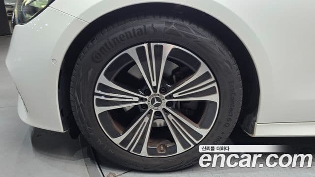 Mercedes-Benz E-Class 2024 — ფოტო 11/30