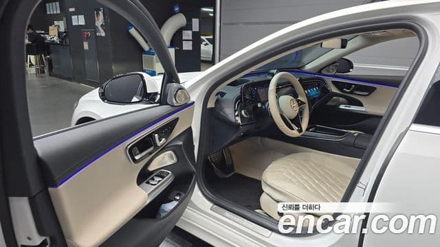 Mercedes-Benz E-Class 2024 — ფოტო 8/30