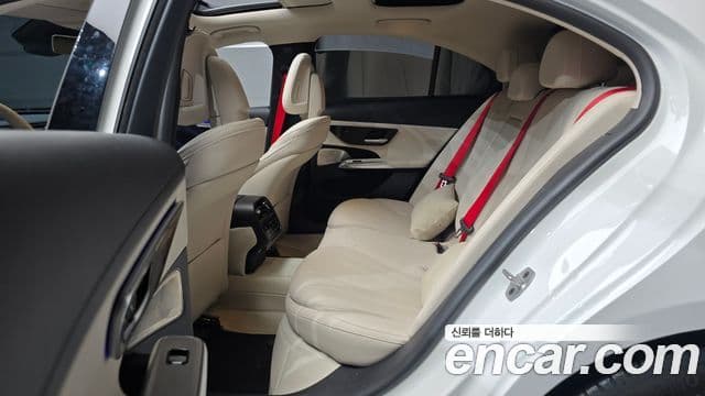 Mercedes-Benz E-Class 2024 — ფოტო 24/30