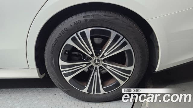 Mercedes-Benz E-Class 2024 — ფოტო 27/30