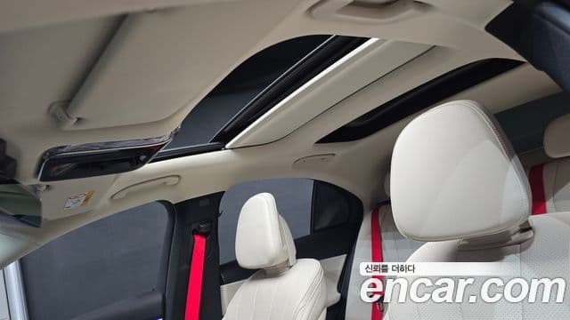 Mercedes-Benz E-Class 2024 — ფოტო 21/30