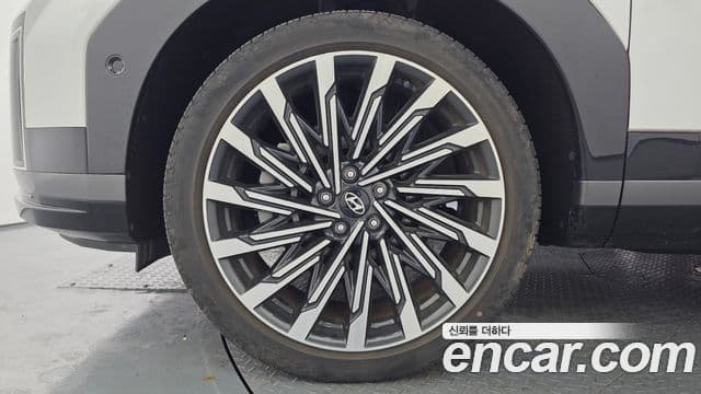 Hyundai Santa Fe 2023 — ფოტო 5/20
