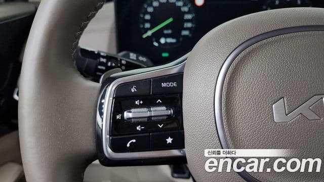 Kia Carnival 2024 — Photo 7/38