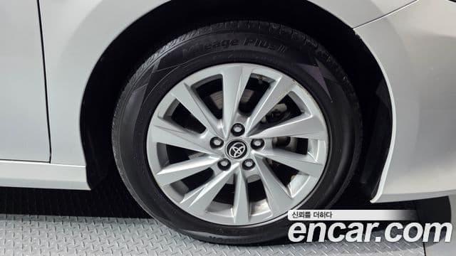 Toyota Camry 2024 — Şəkil 12/20