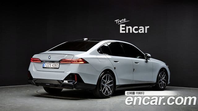 BMW 5 Series 2025 — ფოტო 1/20