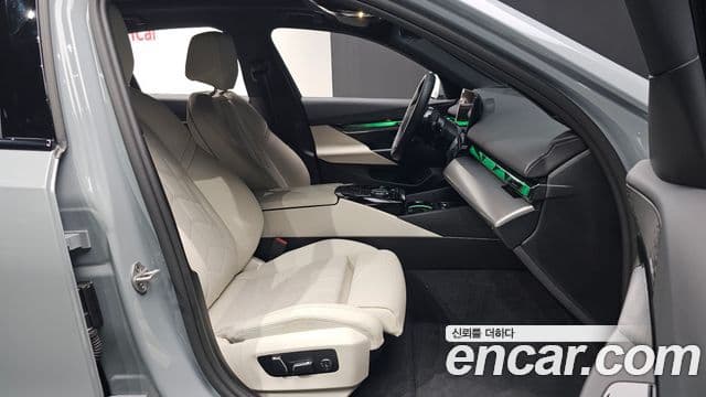 BMW 5 Series 2025 — Photo 20/35