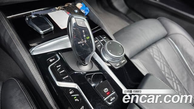 BMW 5 Series 2021 — фото 9 из 20