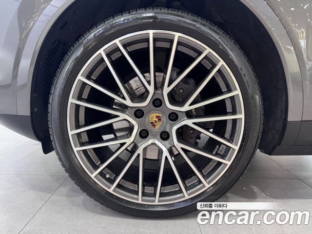 Porsche Cayenne 2020 — Photo 17/20