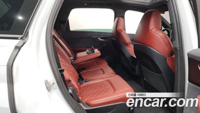Audi SQ7 2023 — Photo 5/20