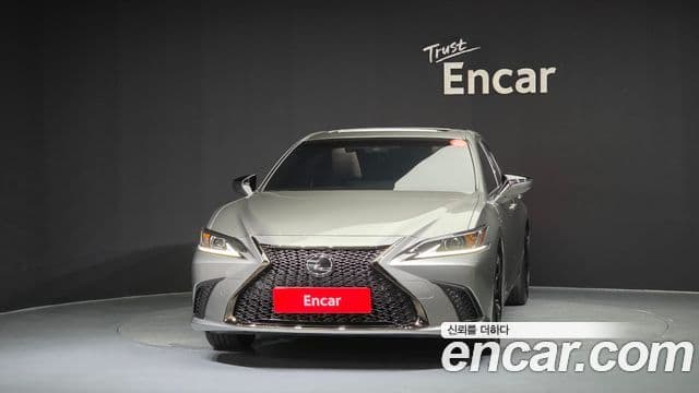 Lexus ES300h 2024 — ფოტო 24/34