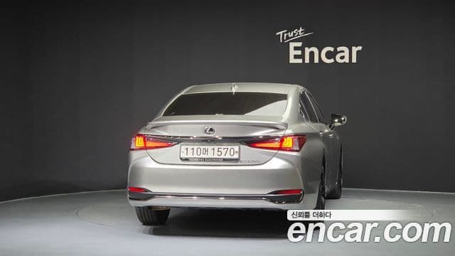 Lexus ES300h 2024 — ფოტო 5/34