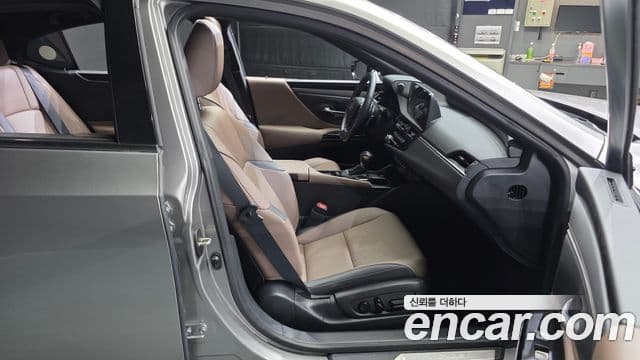 Lexus ES300h 2024 — ფოტო 9/34