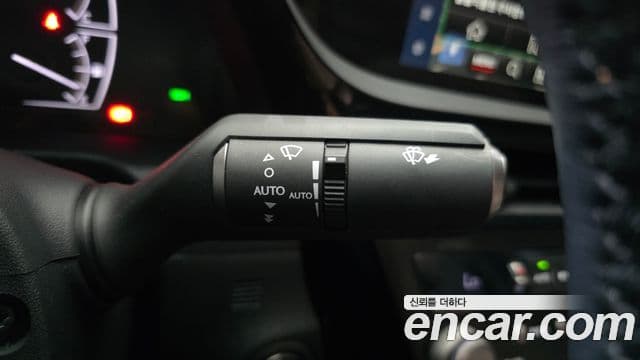 Lexus ES300h 2024 — ფოტო 33/34