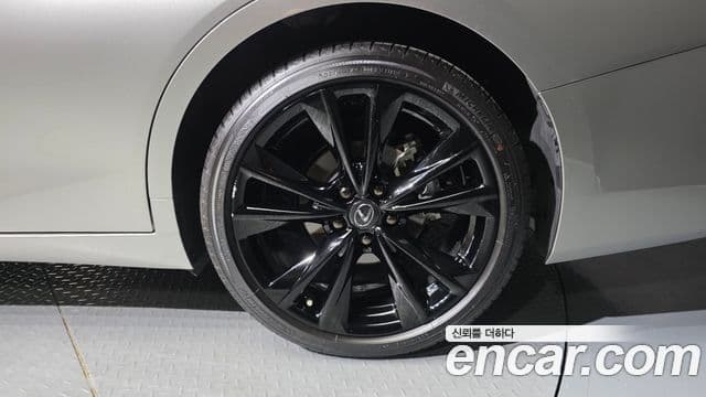 Lexus ES300h 2024 — ფოტო 31/34