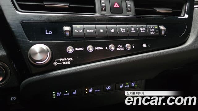 Lexus ES300h 2024 — ფოტო 1/34