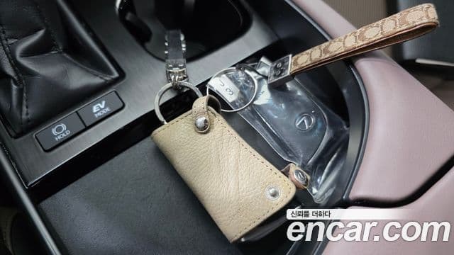 Lexus ES300h 2024 — ფოტო 19/34