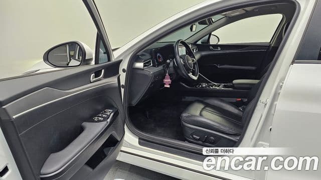 Kia K5 2022 — Şəkil 10/20