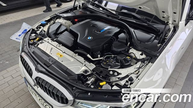 BMW 3 Series 2021 — ფოტო 6/20