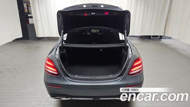 Mercedes-Benz E-Class 2020 — Фото 17/20