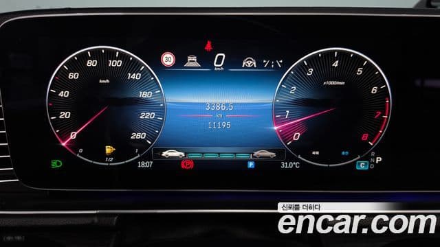 Mercedes-Benz GLE-Class 2025 — Photo 18/37