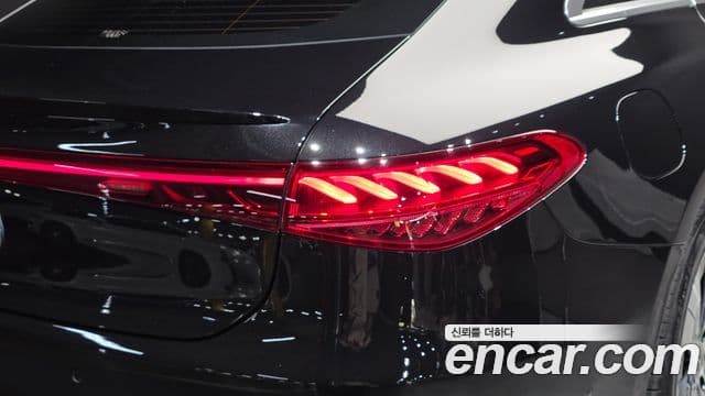 Mercedes-Benz EQS 2023 — ფოტო 18/30