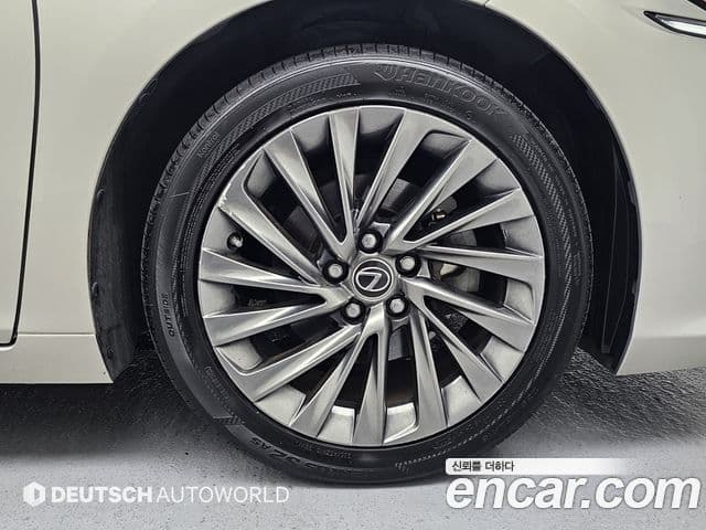 Lexus ES300h 2018 — Photo 12/20