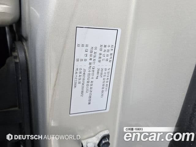 Lexus ES300h 2018 — Photo 19/20