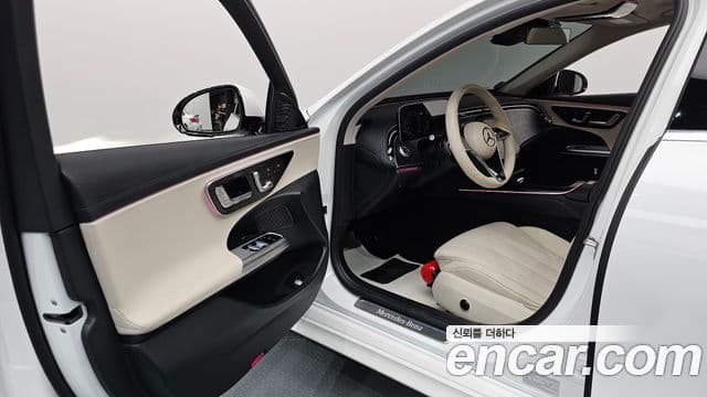Mercedes-Benz E-Class 2025 — Фото 8/20
