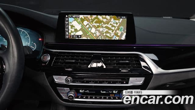 BMW 5 Series 2019 — фото 13 из 20