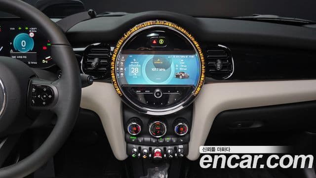 Mini Cooper S Convertible 2023 — ფოტო 14/20