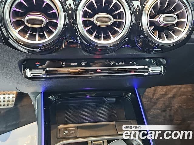 Mercedes-Benz GLB-Class 2020 — Фото 11/20