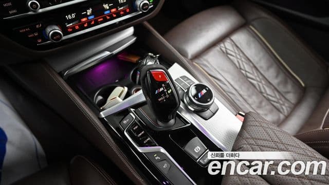 BMW 5 Series 2019 — фото 7 из 20