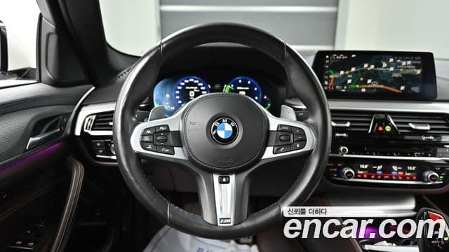BMW 5 Series 2019 — фото 12 из 20