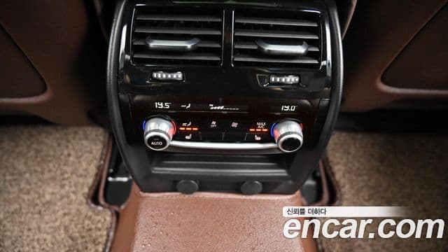 BMW 5 Series 2019 — фото 15 из 20