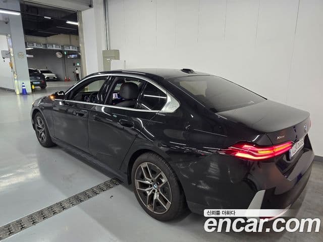BMW 5 Series 2025 — фото 3 из 19