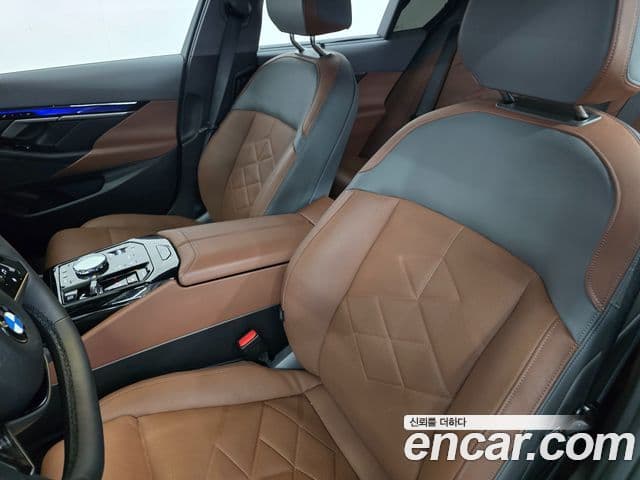 BMW 5 Series 2025 — фото 12 из 19